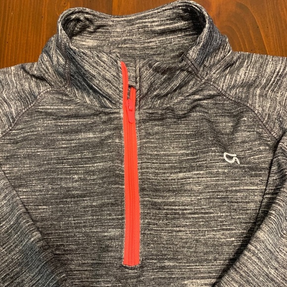 Girls Grey Gap fit Shirt! - Picture 2 of 4